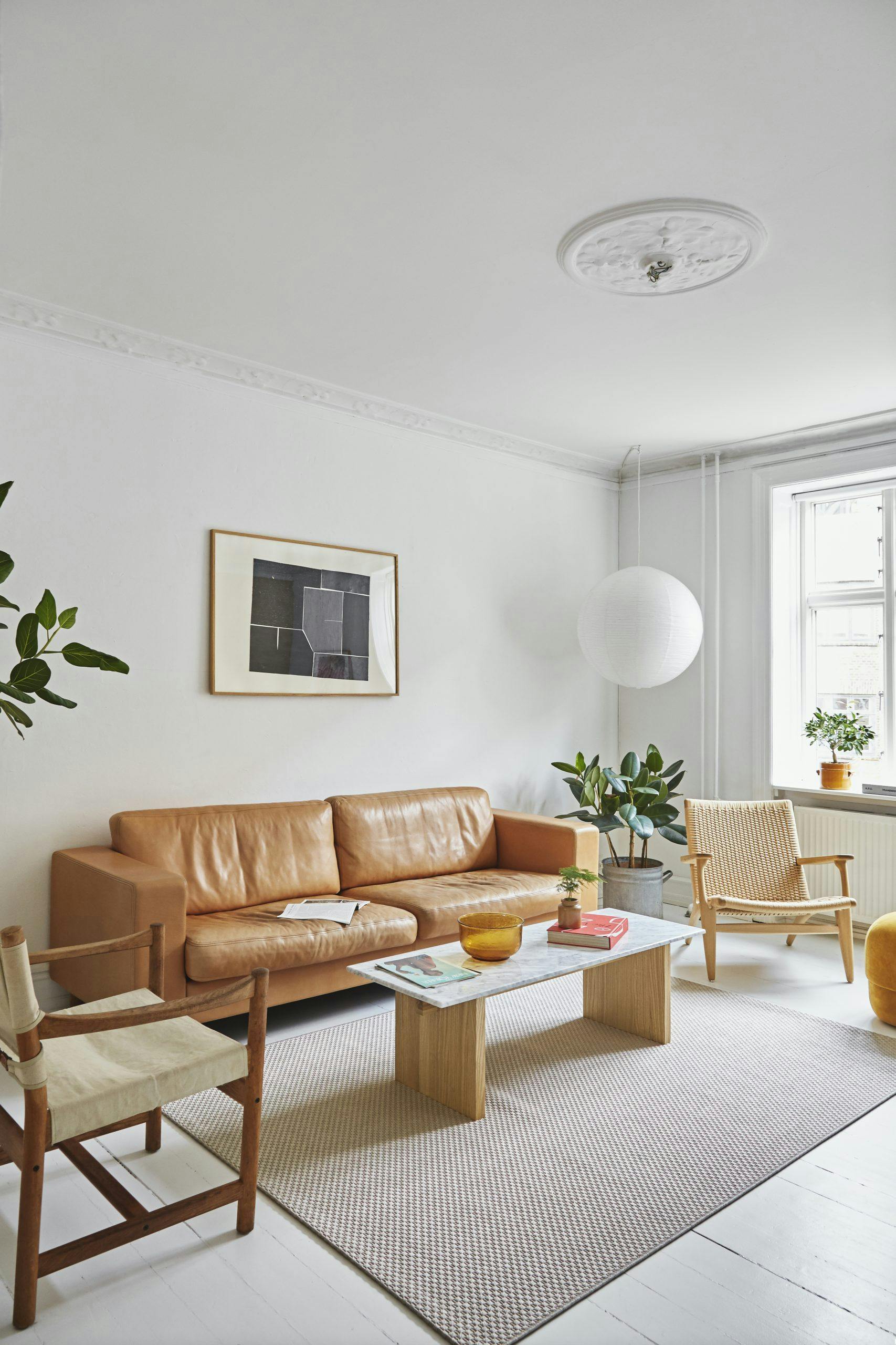 kystlandbom210501 Sofabord fra Normann Copenhagen og hvitt tregulv